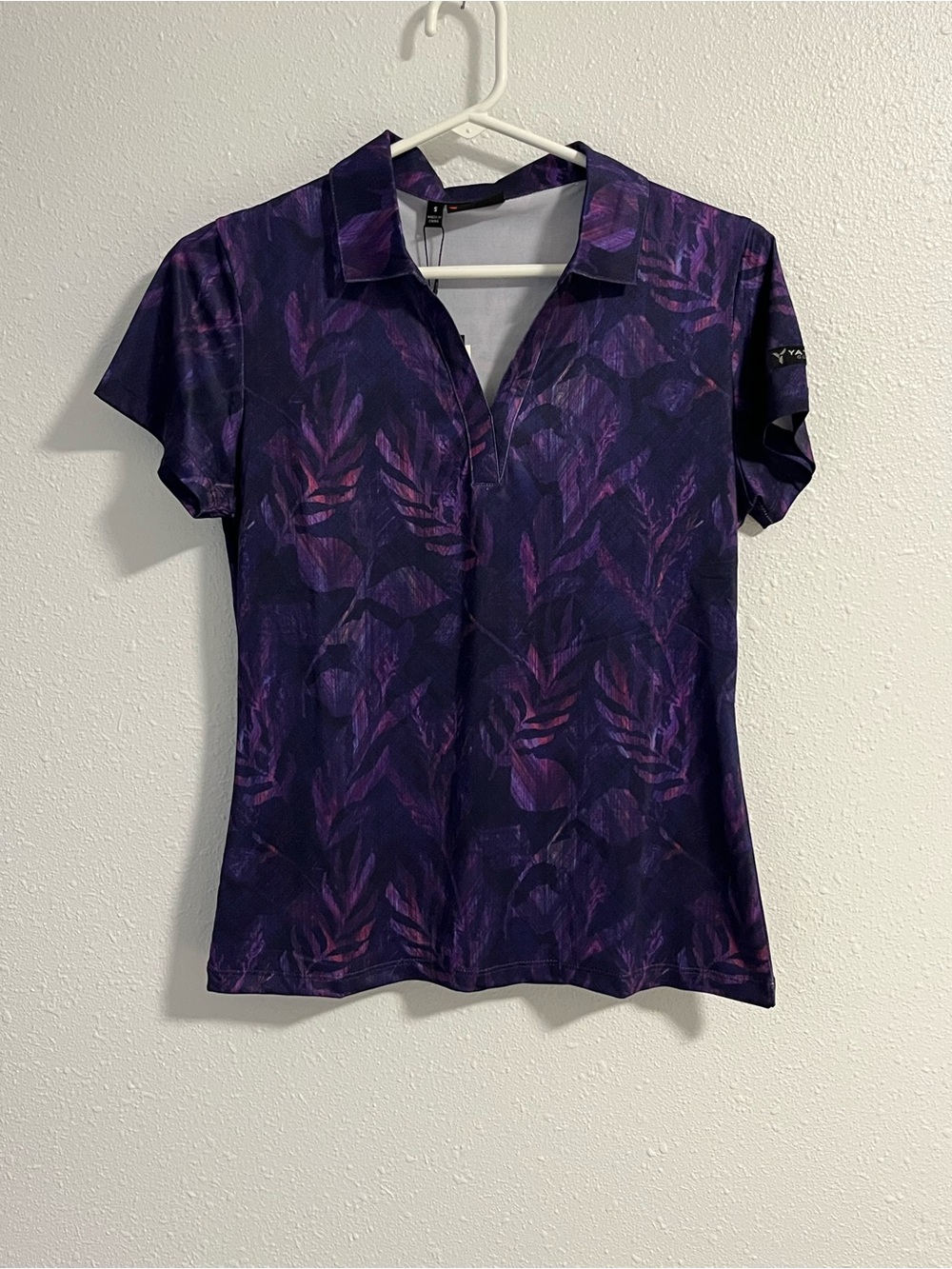NWT Yatta Golf Polo in Purple Leaf Print Size Small